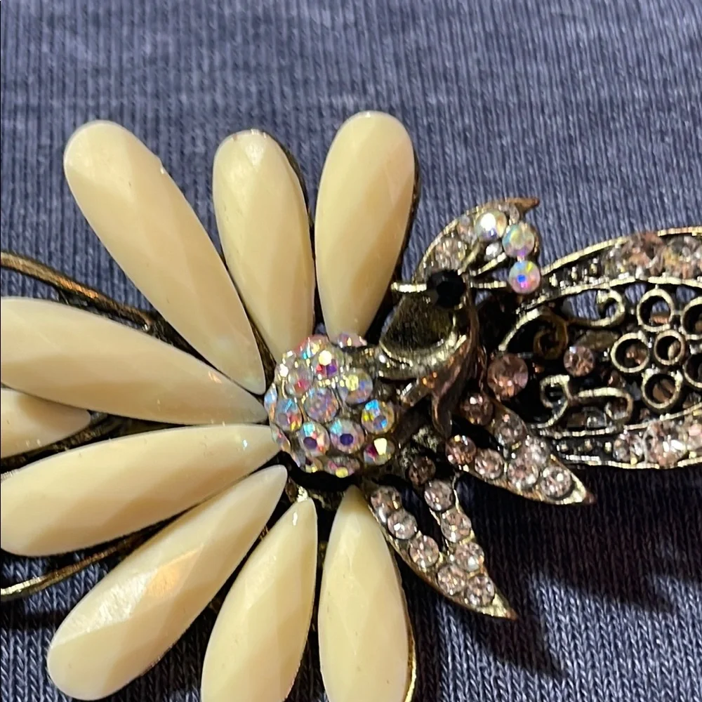 Elegant vintage Cream peacock hair clip